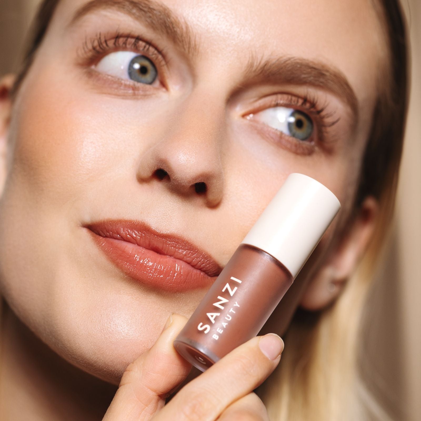 LIP SHEEN