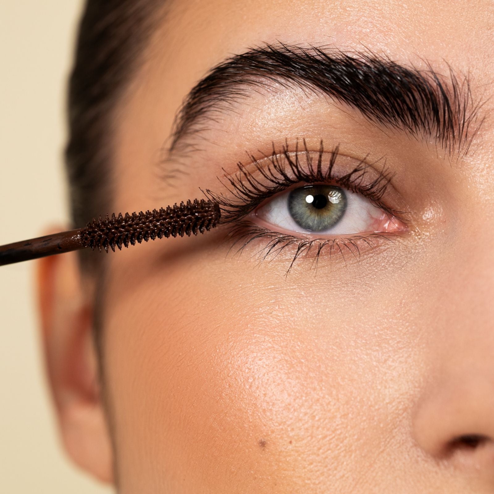 MASCARA VOLUME & CURL (WITH EYELASH SERUM) - BROWN