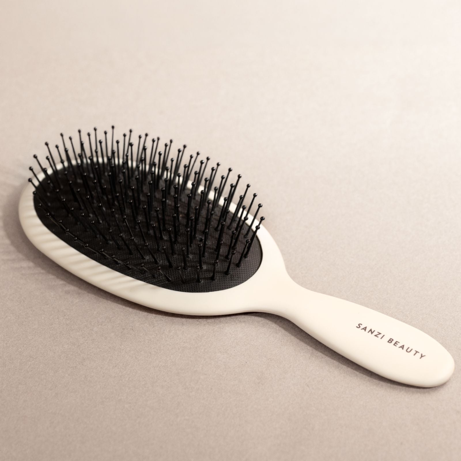 DETANGLING PADDLE BRUSH DETANGLING PADDLE BRUSH