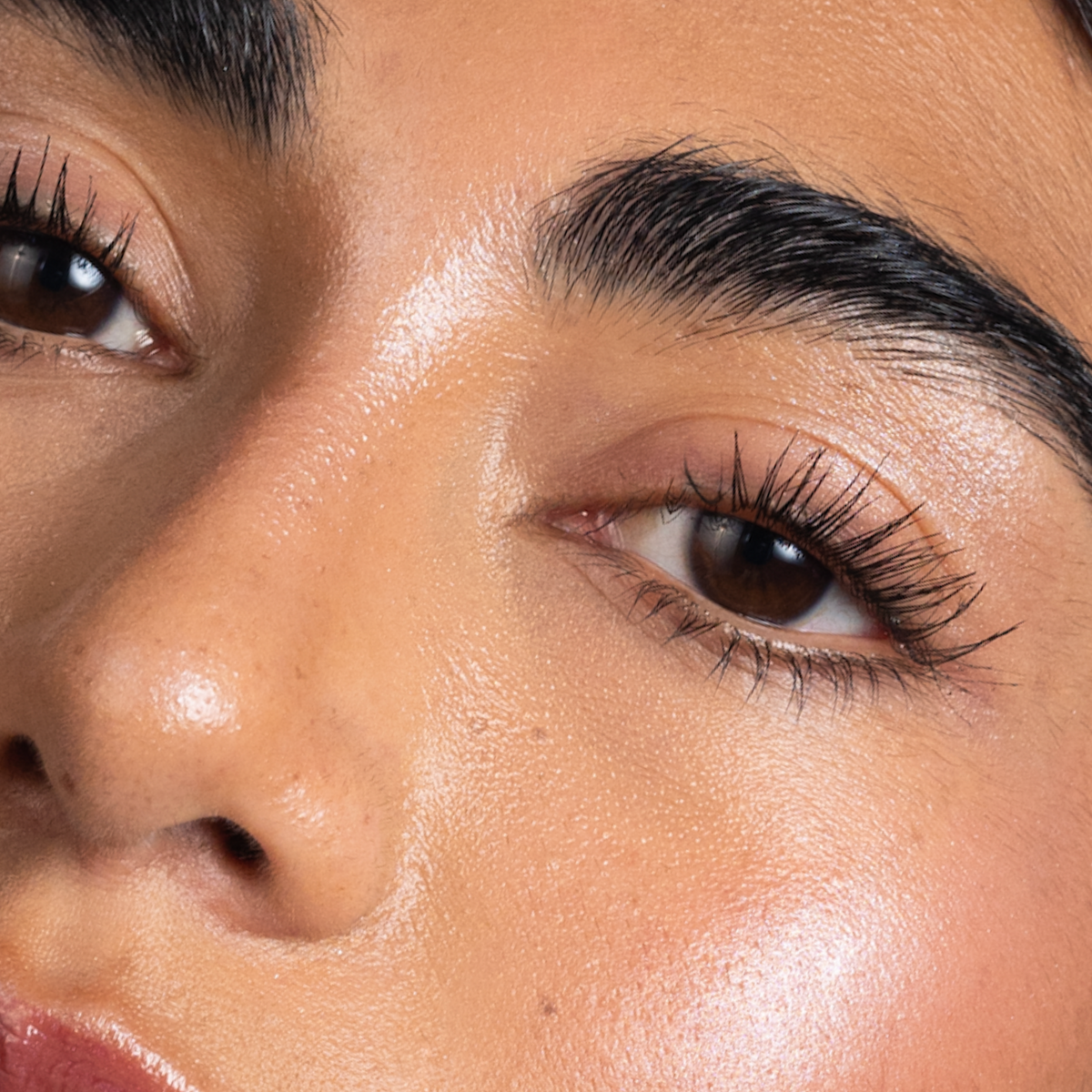 PAKKE: EYELASH GROWTH SERUM WITH SANZI GROWTH COMPLEX™ 5ML + MASCARA VOLUME & CURL WITH EYELASH SERUM (SORT)