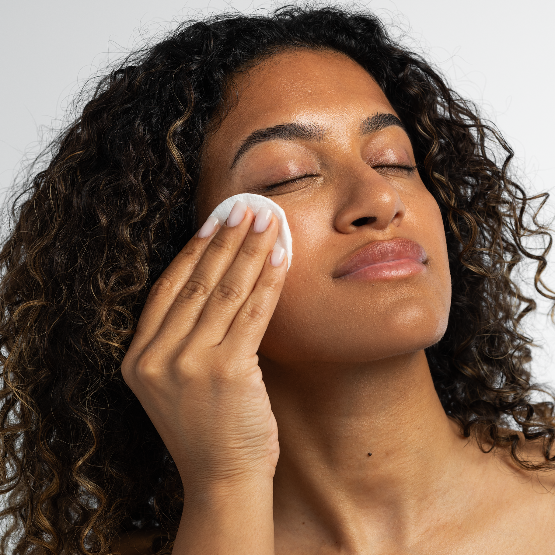 OIL-FREE MAKEUP REMOVER