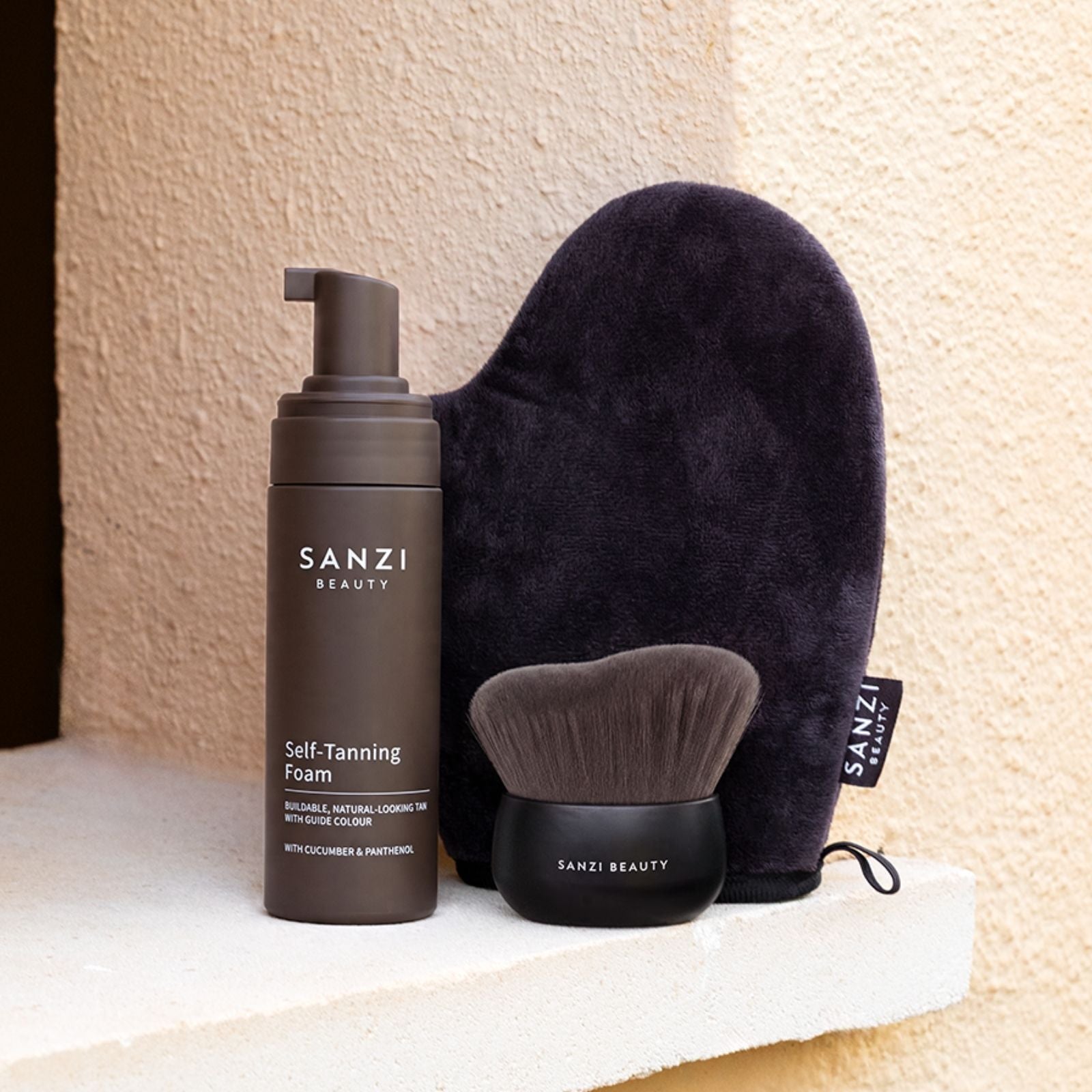 PAKKE: SELF-TANNING FOAM + SELF-TANNING GLOVE + SELF-TANNING BRUSH
