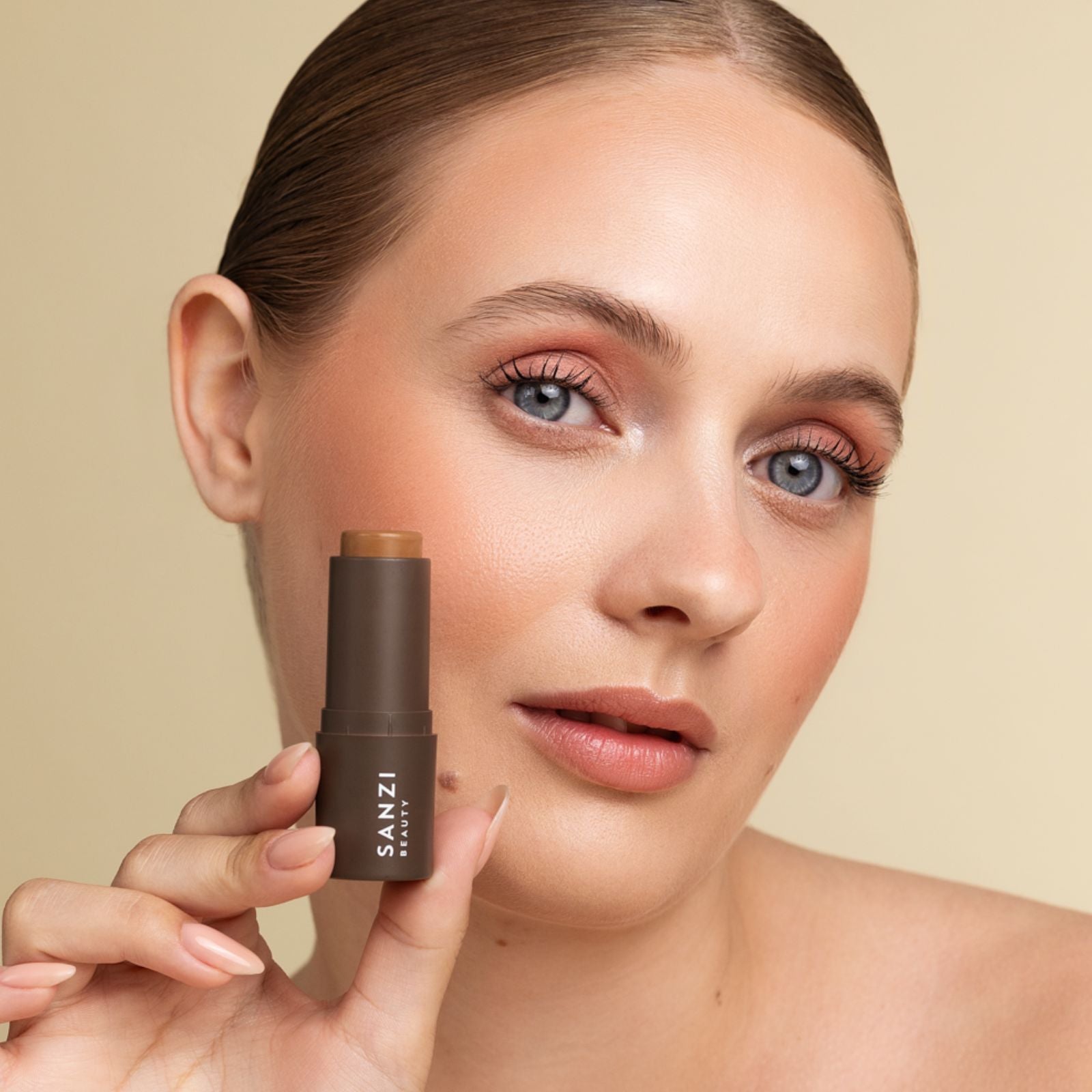 BRONZER MULTI STICK (CARAMEL) - 2. SORTERING