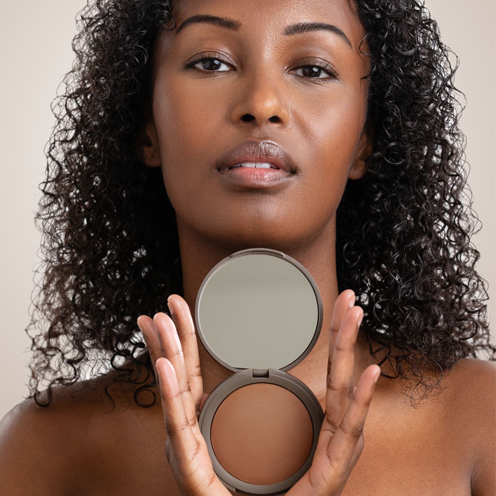 PAKKE: SILKY BAKED POWDER + KABUKI BRUSH