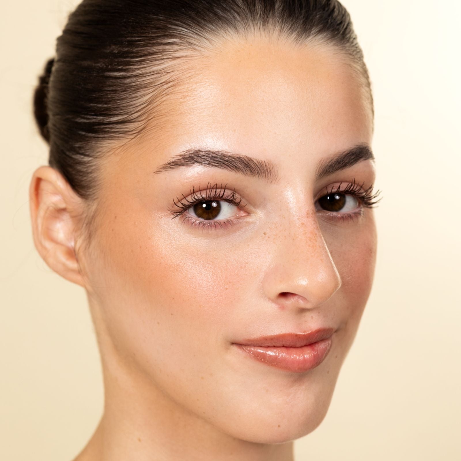 MASCARA VOLUME & CURL WITH EYELASH SERUM