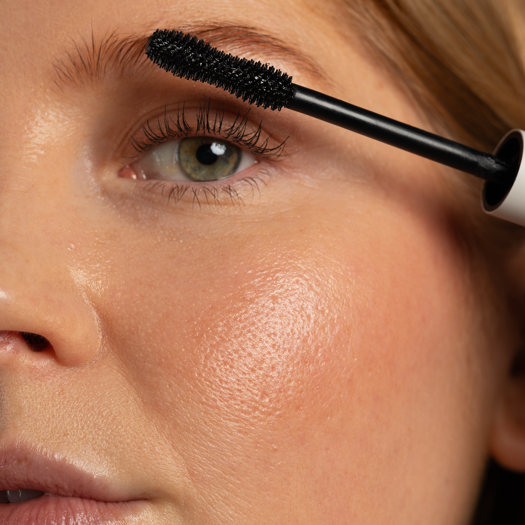 WATERPROOF MASCARA VOLUME & CURL (WITH EYELASH SERUM)