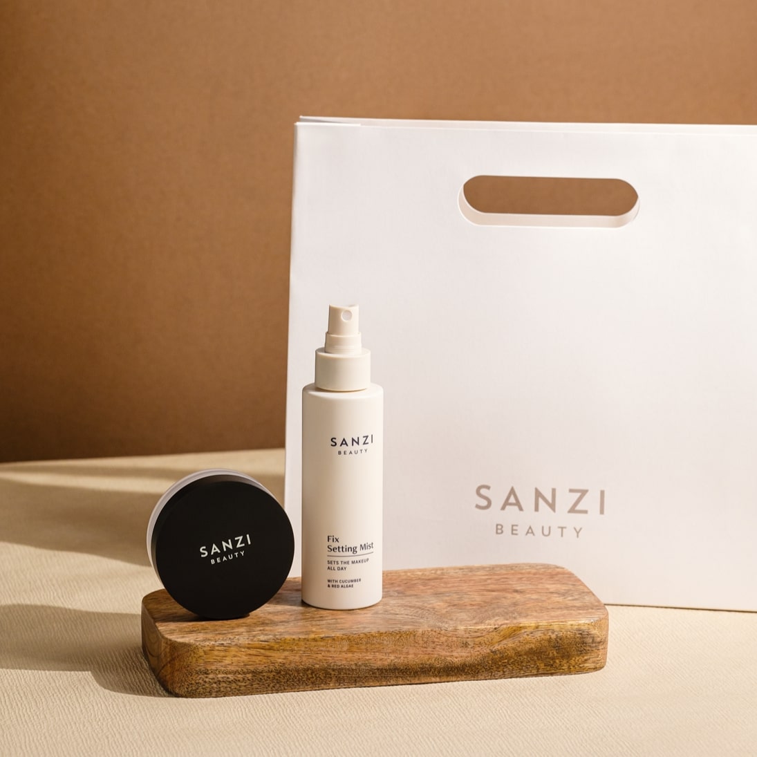 MORS DAG PAKKE: LOOSE SETTING POWDER (TRANSPARENT) + FIX SETTING MIST