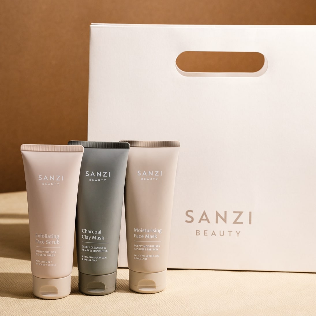 MORS DAG PAKKE: FACE SCRUB + CHARCOAL CLAY MASK + MOISTURISING FACE MASK